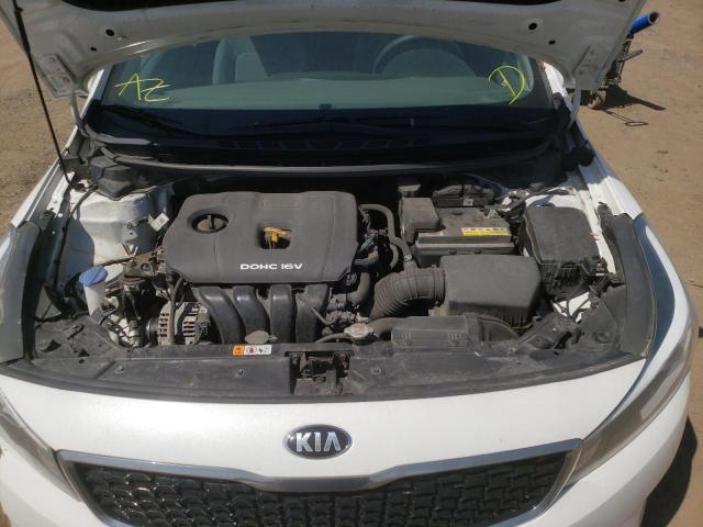 Photo 7 from auction – 2017 KIA FORTE LX with VIN 3KPFL4A7XHE062884