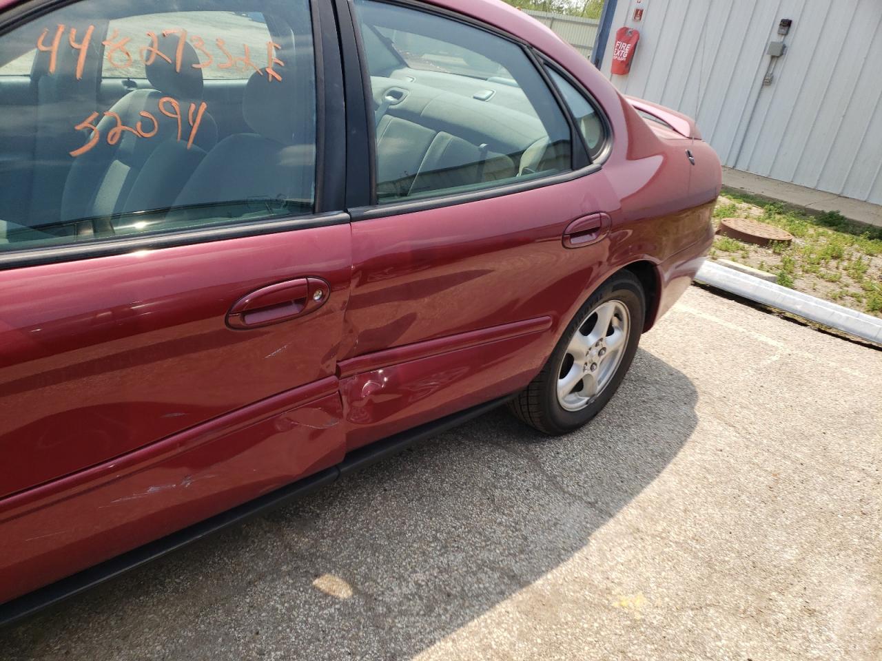 Photo 9 from auction – 2002 FORD TAURUS SES with VIN 1FAFP55272A268334