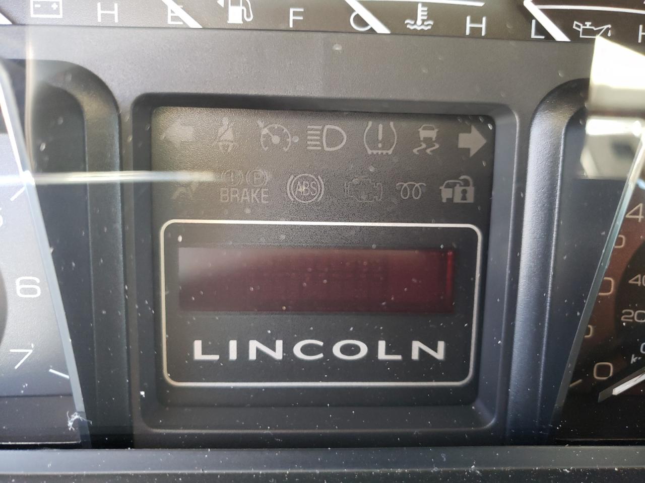 Photo 13 from auction – 2011 LINCOLN NAVIGATOR with VIN 5LMJJ2H57BEJ02469