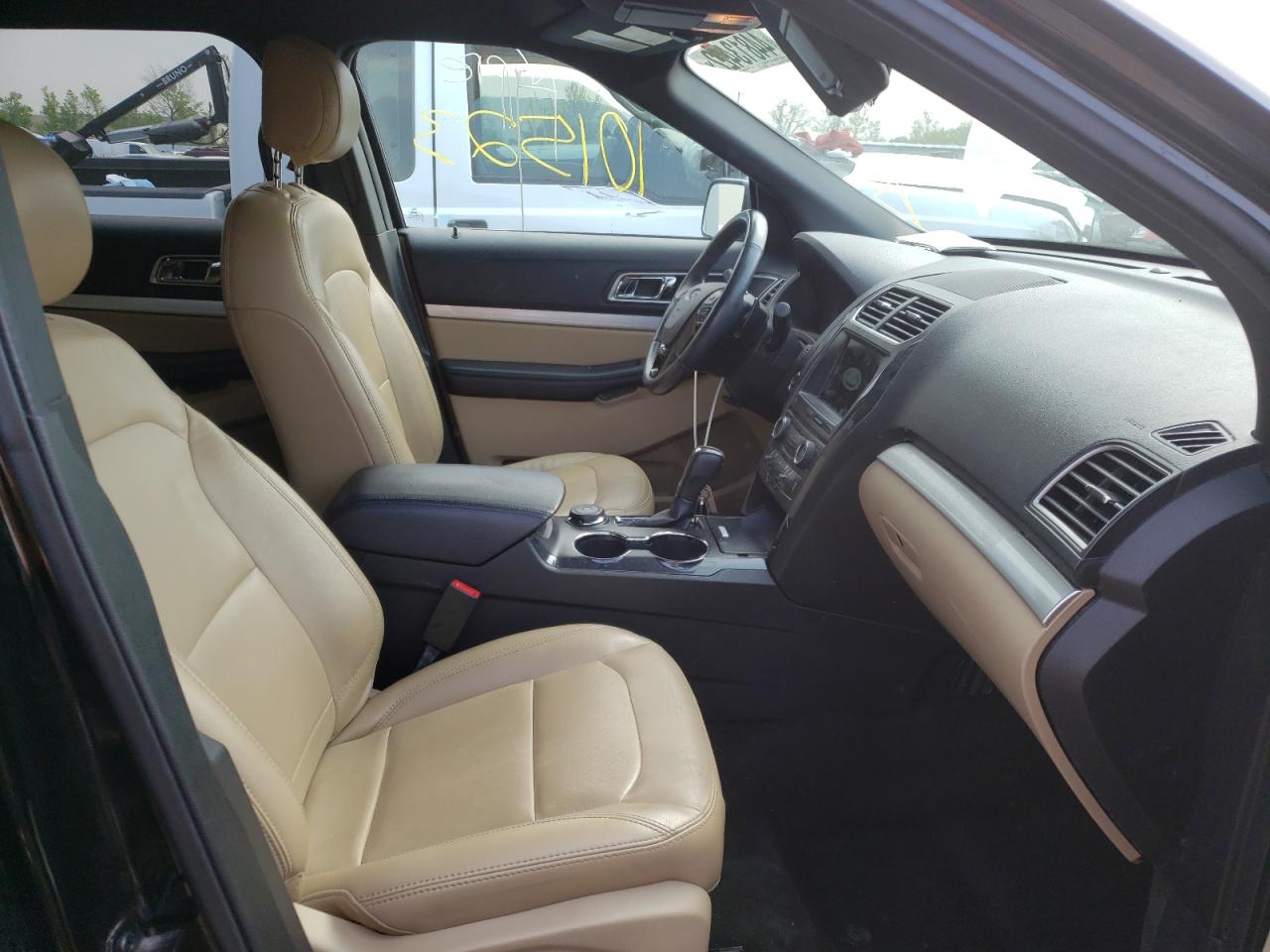 Photo 5 from auction – 2017 FORD EXPLORER X with VIN 1FM5K8D82HGD44510