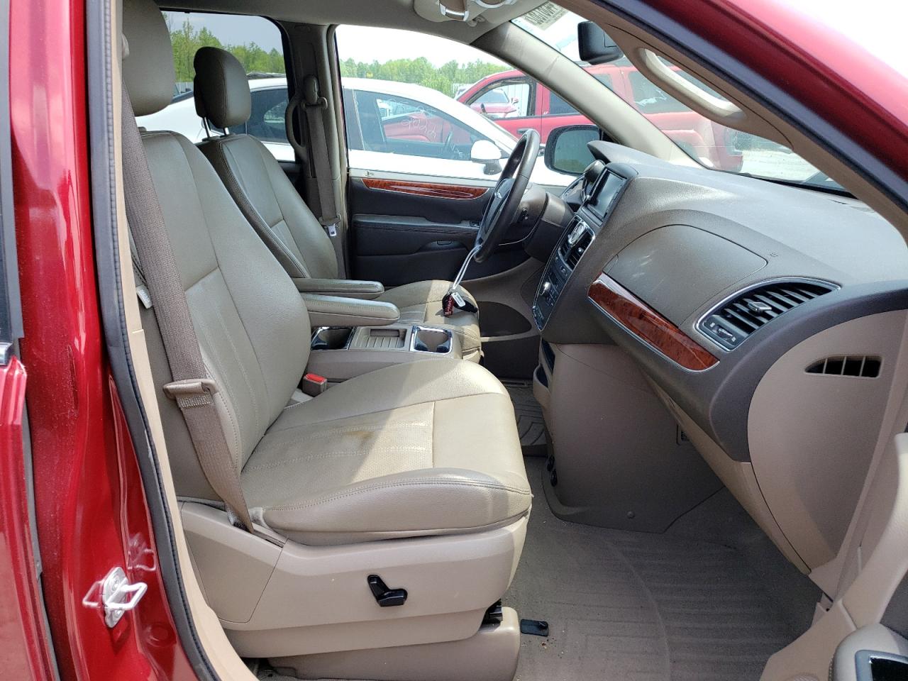 Photo 5 from auction – 2013 CHRYSLER TOWN & COU with VIN 2C4RC1CG6DR767277