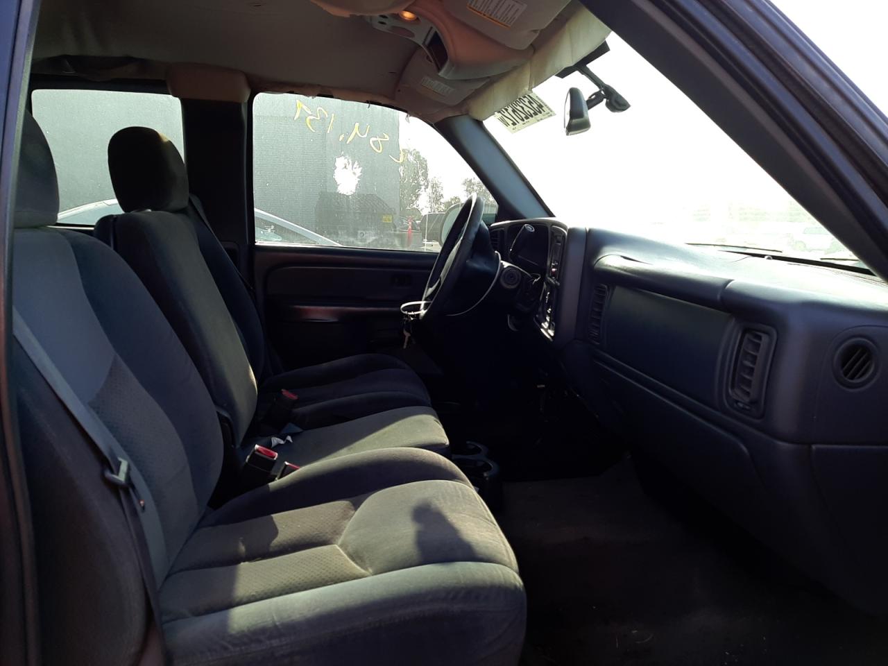 Photo 5 from auction – 2004 CHEVROLET SILVERADO with VIN 2GCEC19V041247658