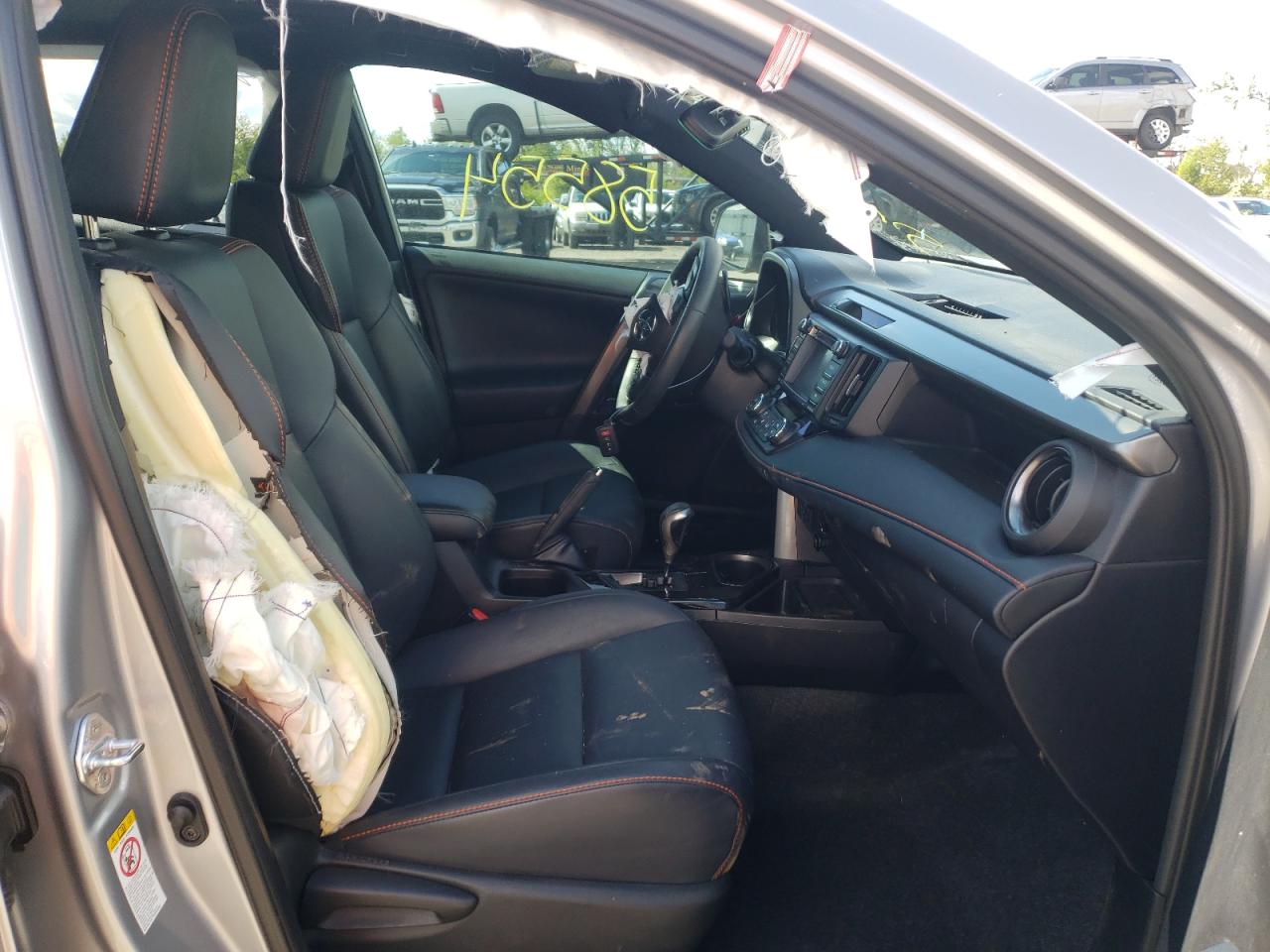 Photo 5 from auction – 2017 TOYOTA RAV4 SE with VIN 2T3JFREV9HW693931