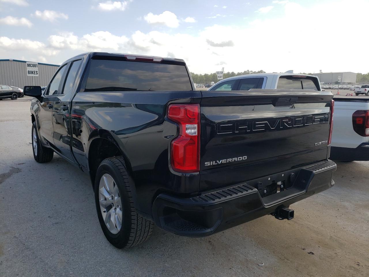 Photo 3 from auction – 2021 CHEVROLET SILVERADO with VIN 1GCRWBEH3MZ177224