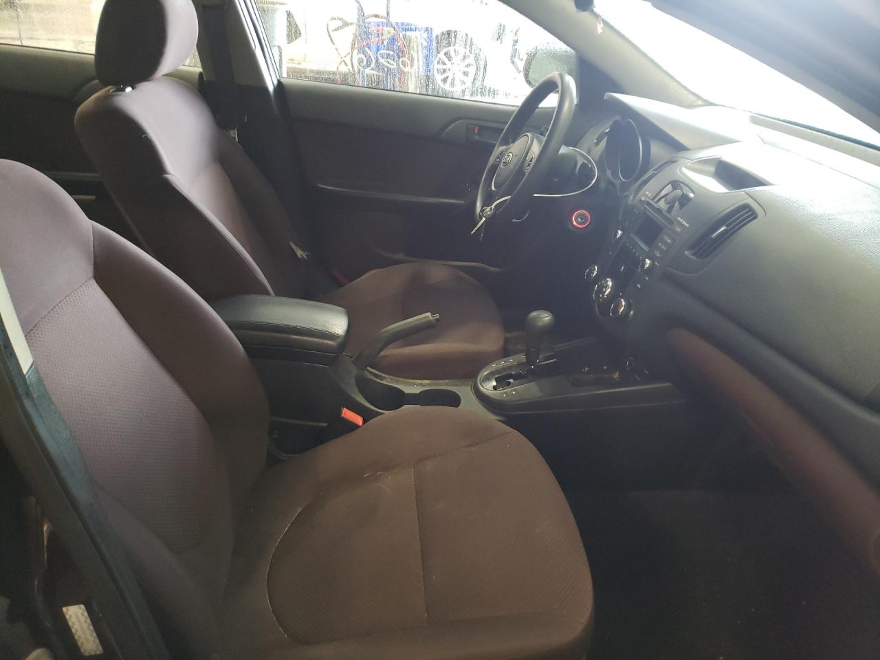 Photo 5 from auction – 2010 KIA FORTE EX with VIN KNAFU4A26A5808893