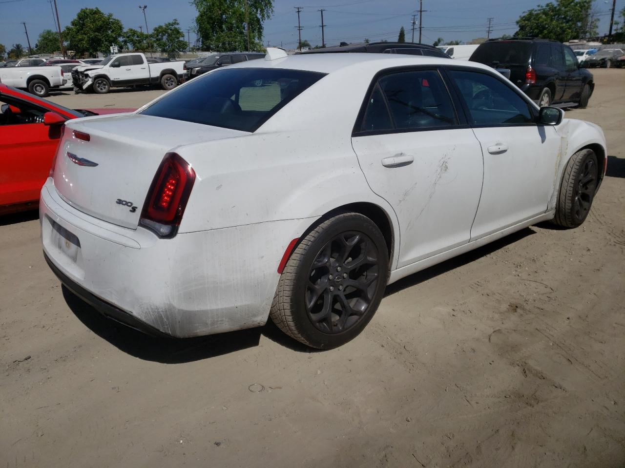 Photo 4 from auction – 2019 CHRYSLER 300 S with VIN 2C3CCABG3KH654420