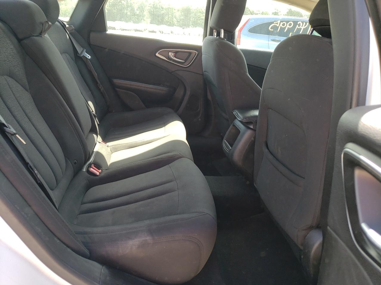 Photo 6 from auction – 2015 CHRYSLER 200 LIMITE with VIN 1C3CCCAB1FN637520
