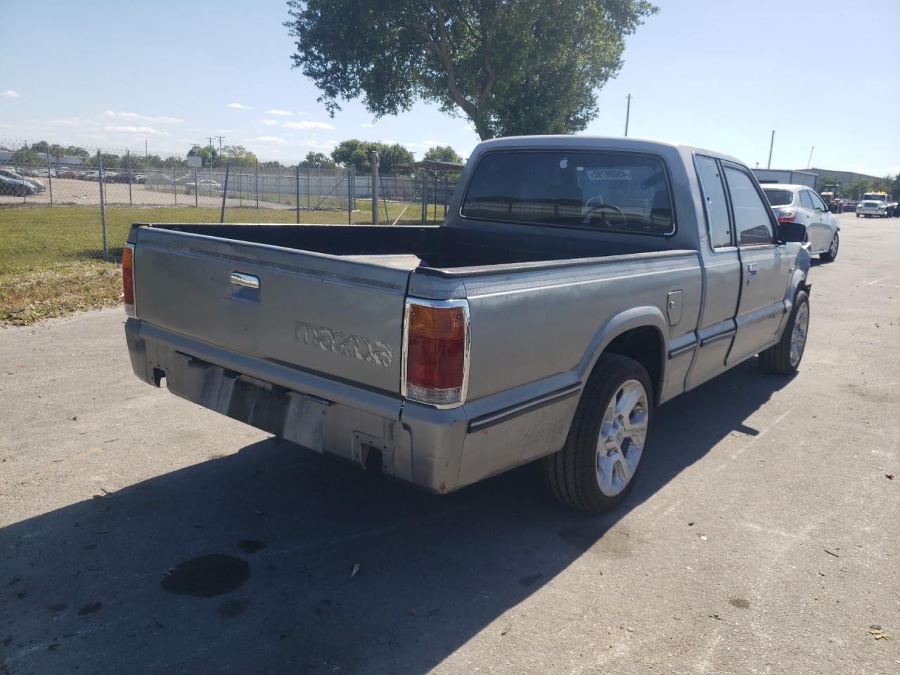 Photo 4 from auction – 1990 MAZDA B2600 CAB with VIN JM2UF3148L0907131