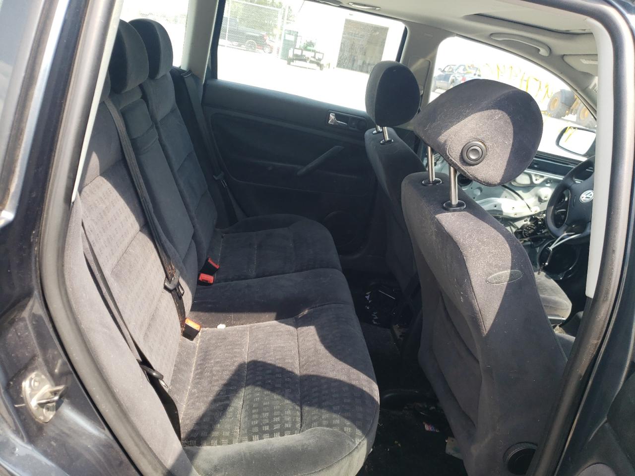 Photo 6 from auction – 2004 VOLKSWAGEN PASSAT GLS with VIN WVWVD63B84E022220