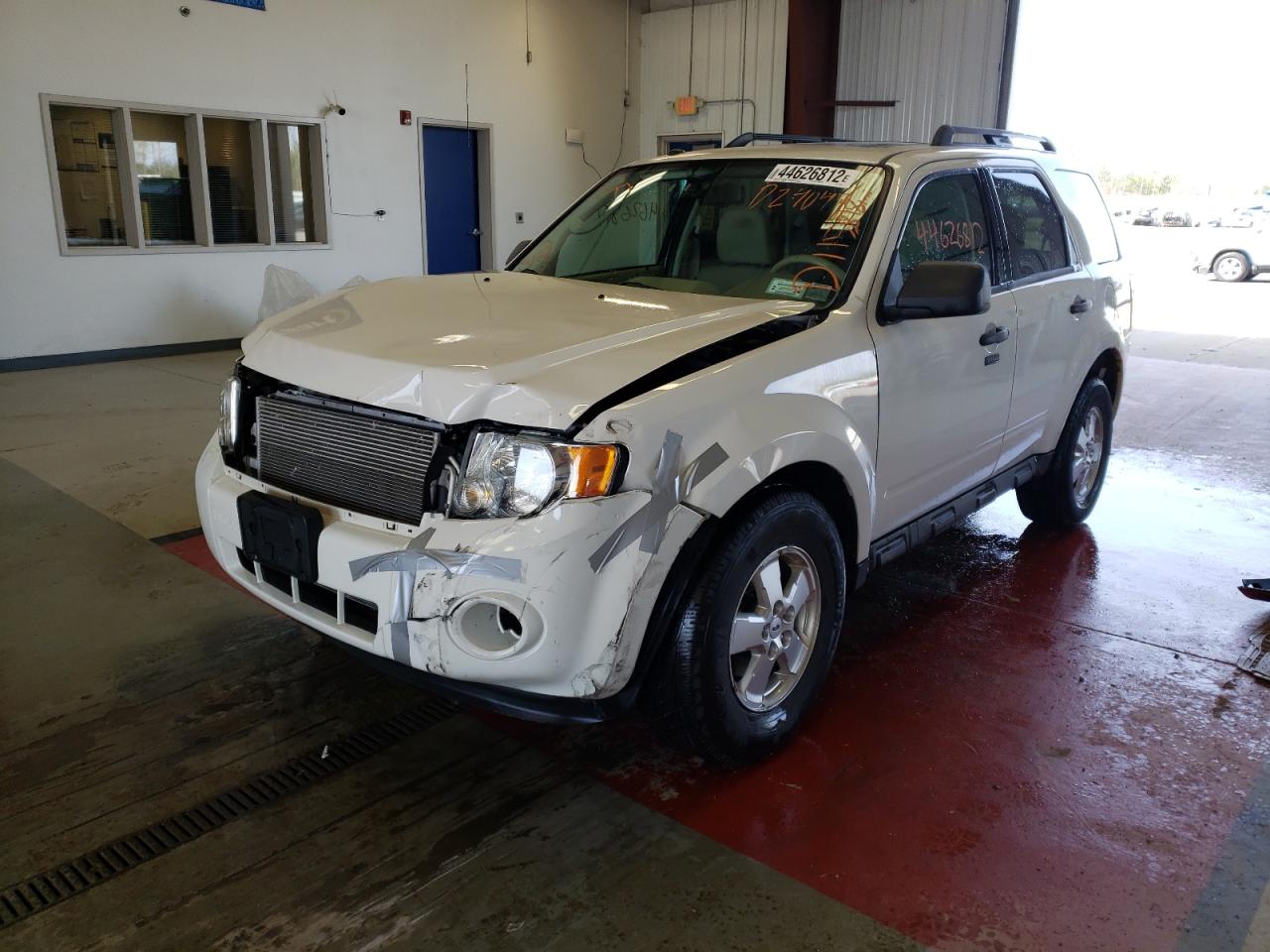Photo 2 from auction – 2010 FORD ESCAPE XLT with VIN 1FMCU9D79AKD24045