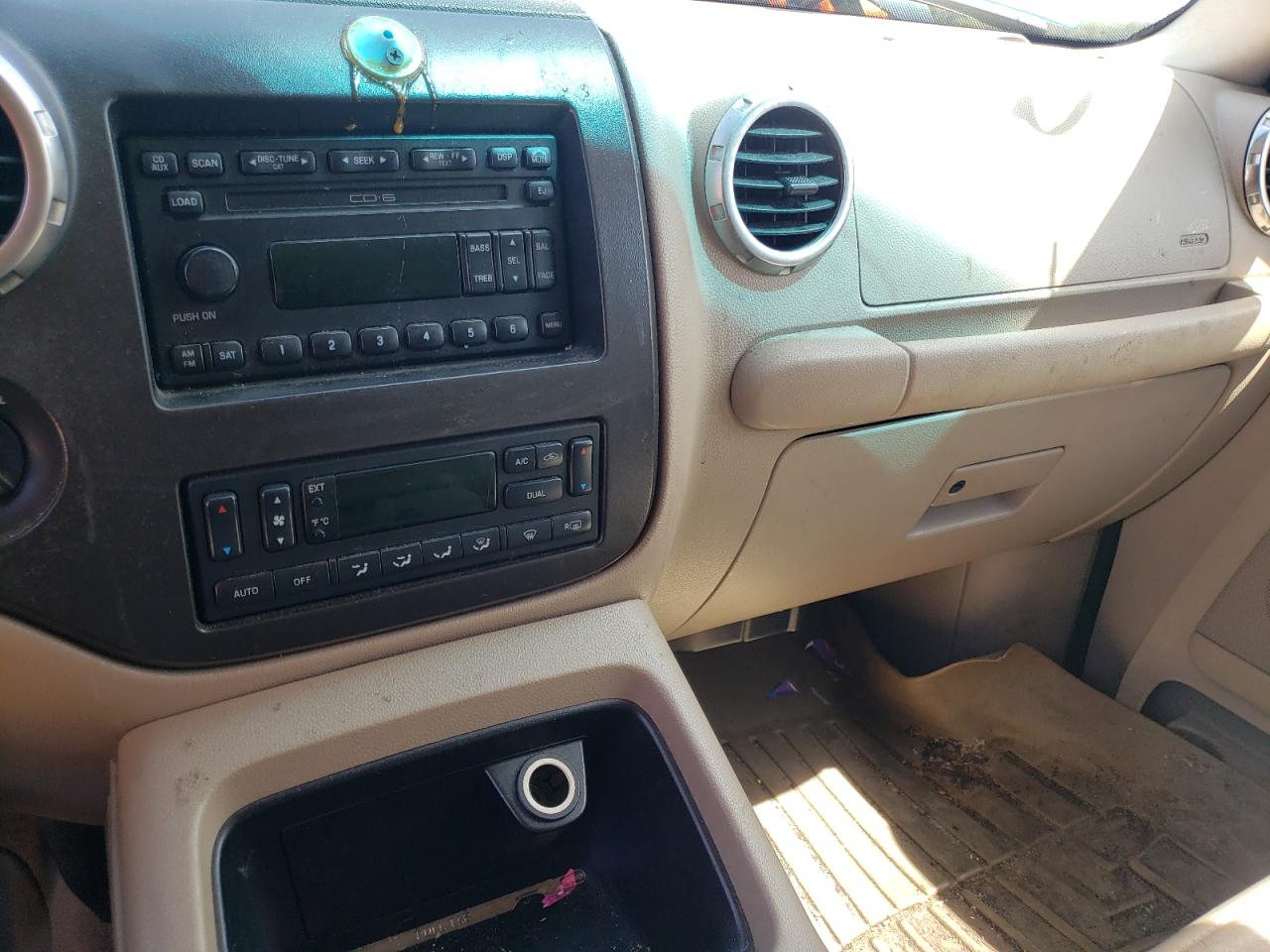 Photo 9 from auction – 2004 FORD EXPEDITION with VIN 1FMFU18L24LB40117