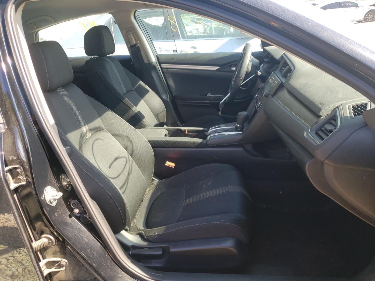 Photo 5 from auction – 2017 HONDA CIVIC LX with VIN 19XFC2F50HE023930