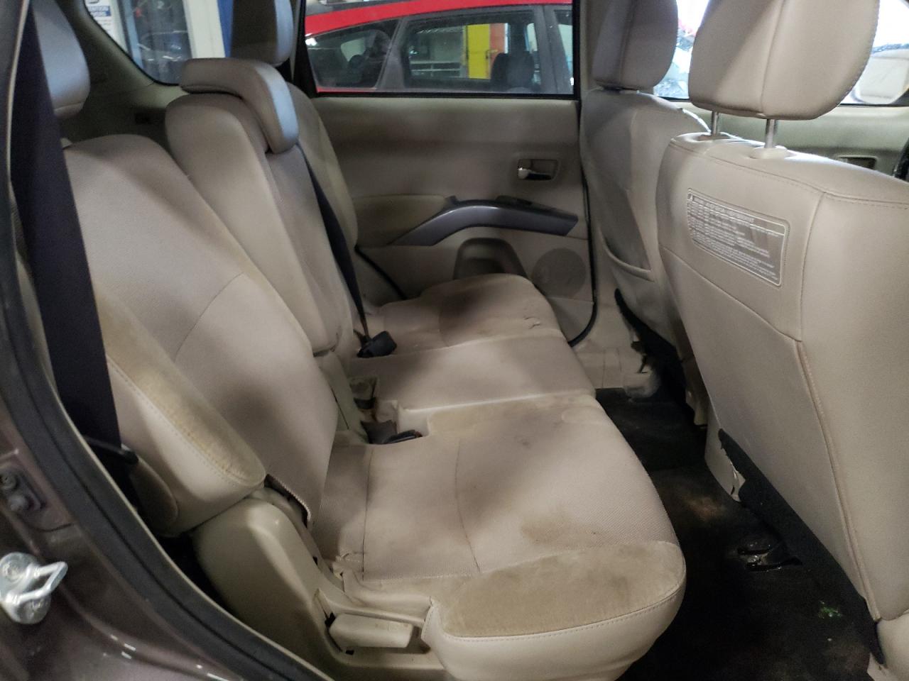 Photo 6 from auction – 2011 MITSUBISHI OUTLANDER with VIN JA4AS3AW5BU034542