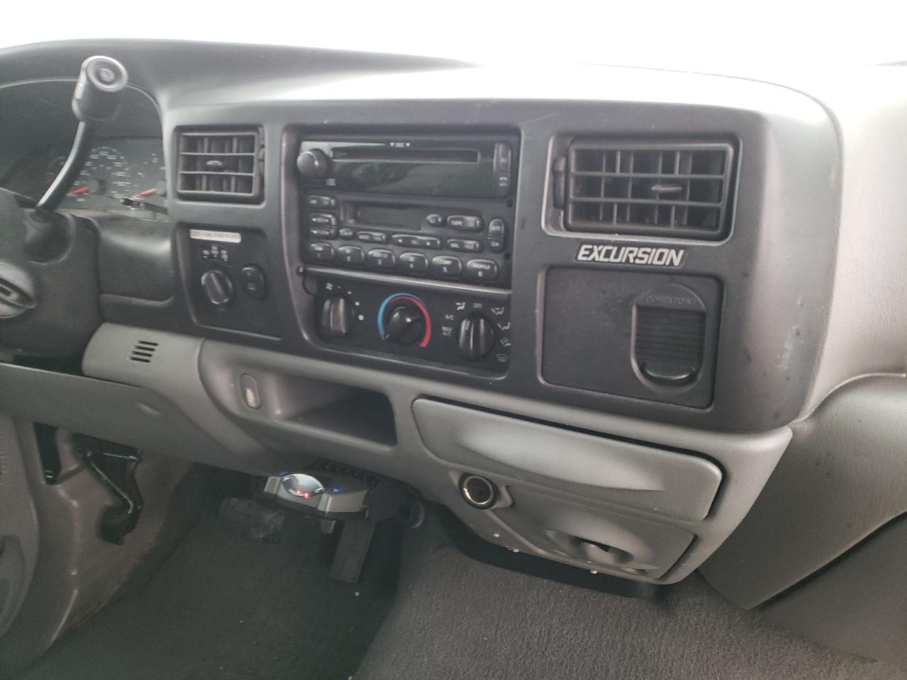 Photo 9 from auction – 2005 FORD EXCURSION with VIN 1FMNU41SX5EB36868