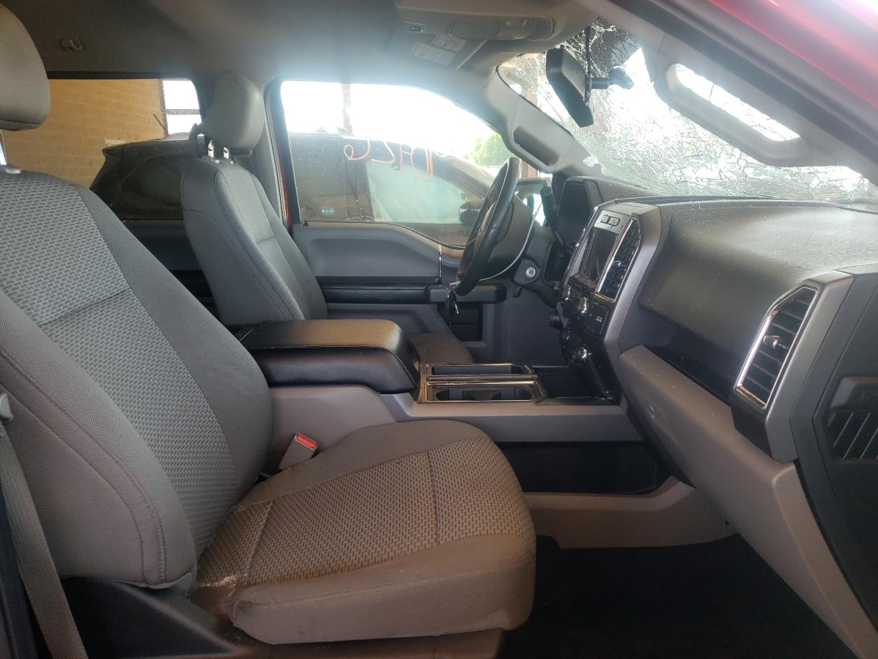 Photo 5 from auction – 2016 FORD F150 SUPER with VIN 1FTEW1CP0GFB34517