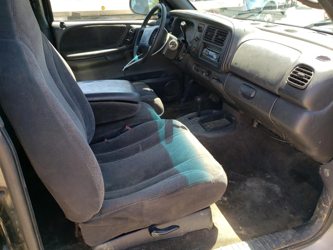 Photo 5 from auction – 2000 DODGE DAKOTA with VIN 1B7GG22X4YS575637