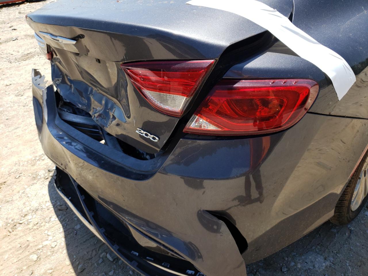 Photo 9 from auction – 2015 CHRYSLER 200 LIMITE with VIN 1C3CCCAB1FN673479