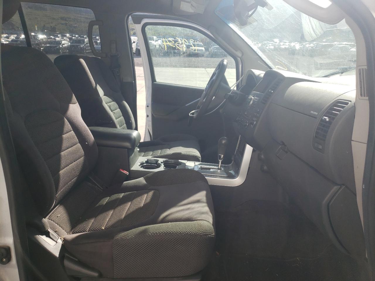 Photo 5 from auction – 2010 NISSAN PATHFINDER with VIN 5N1AR1NBXAC616259