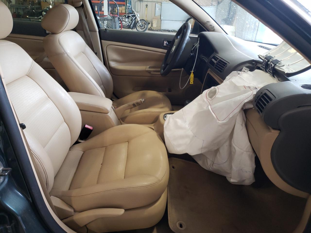 Photo 5 from auction – 2005 VOLKSWAGEN PASSAT GLS with VIN WVWCE63B45E063711