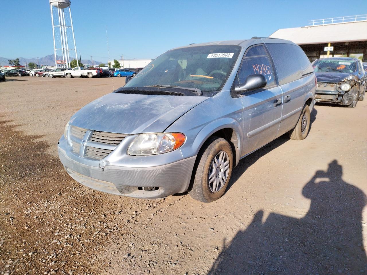 Photo 2 from auction – 2005 DODGE CARAVAN SE with VIN 1D4GP25R25B209557