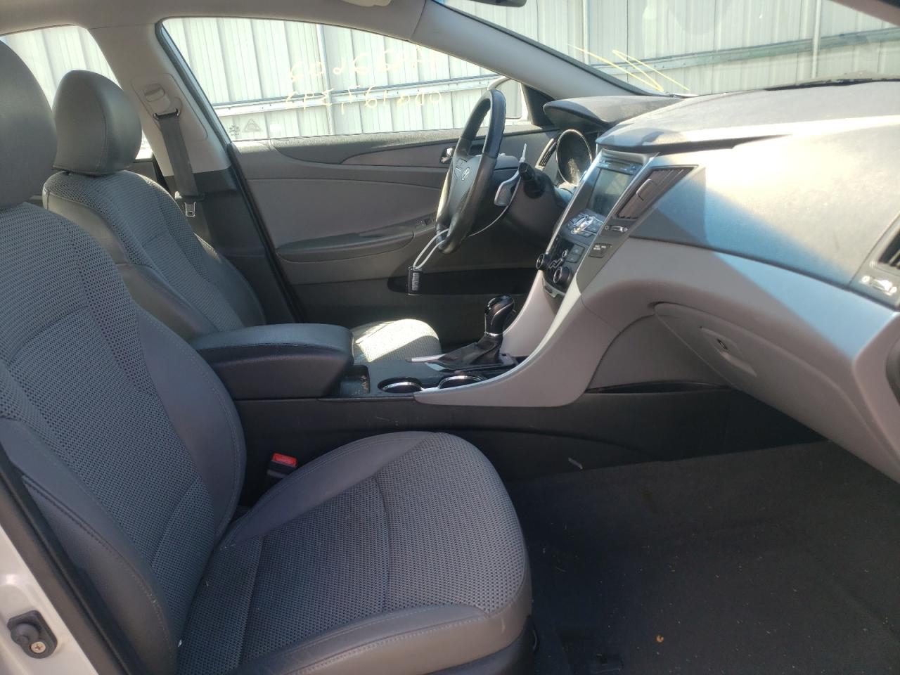 Photo 5 from auction – 2011 HYUNDAI SONATA SE with VIN 5NPEC4AC5BH162239