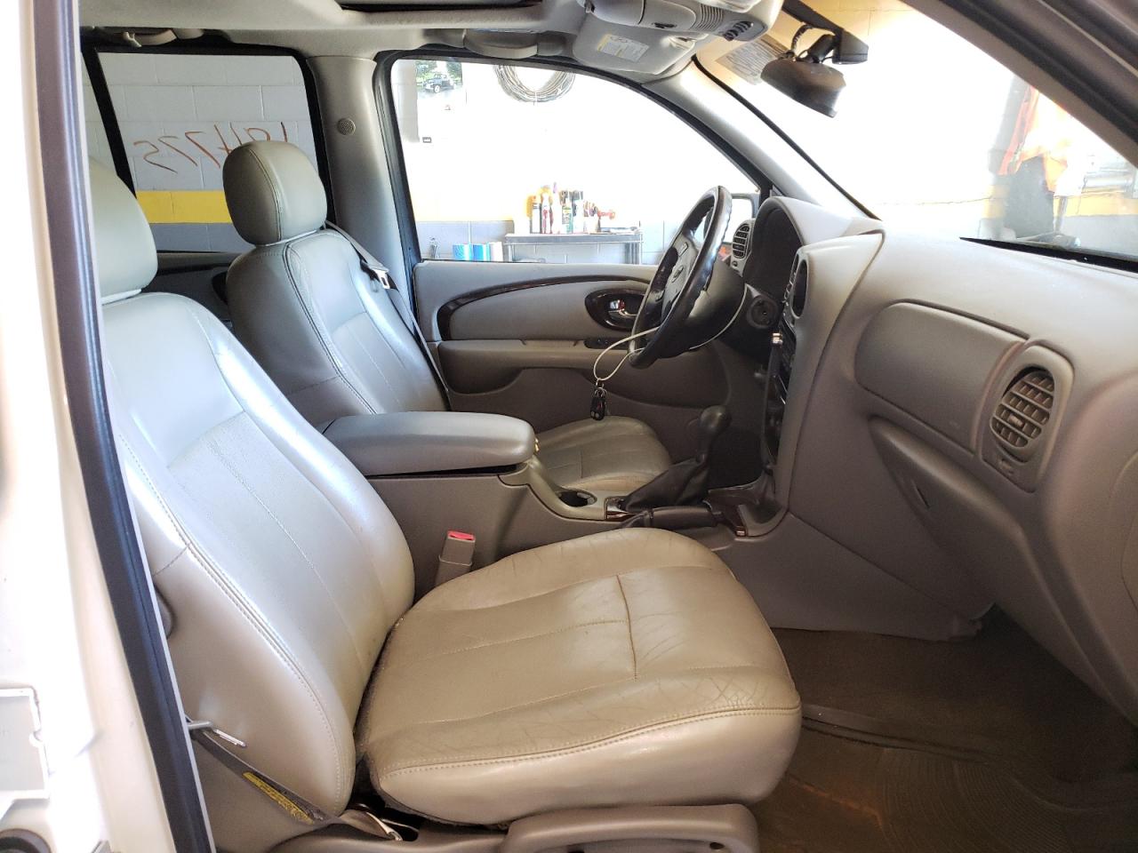 Photo 5 from auction – 2004 BUICK RAINIER CX with VIN 5GADT13S042370369