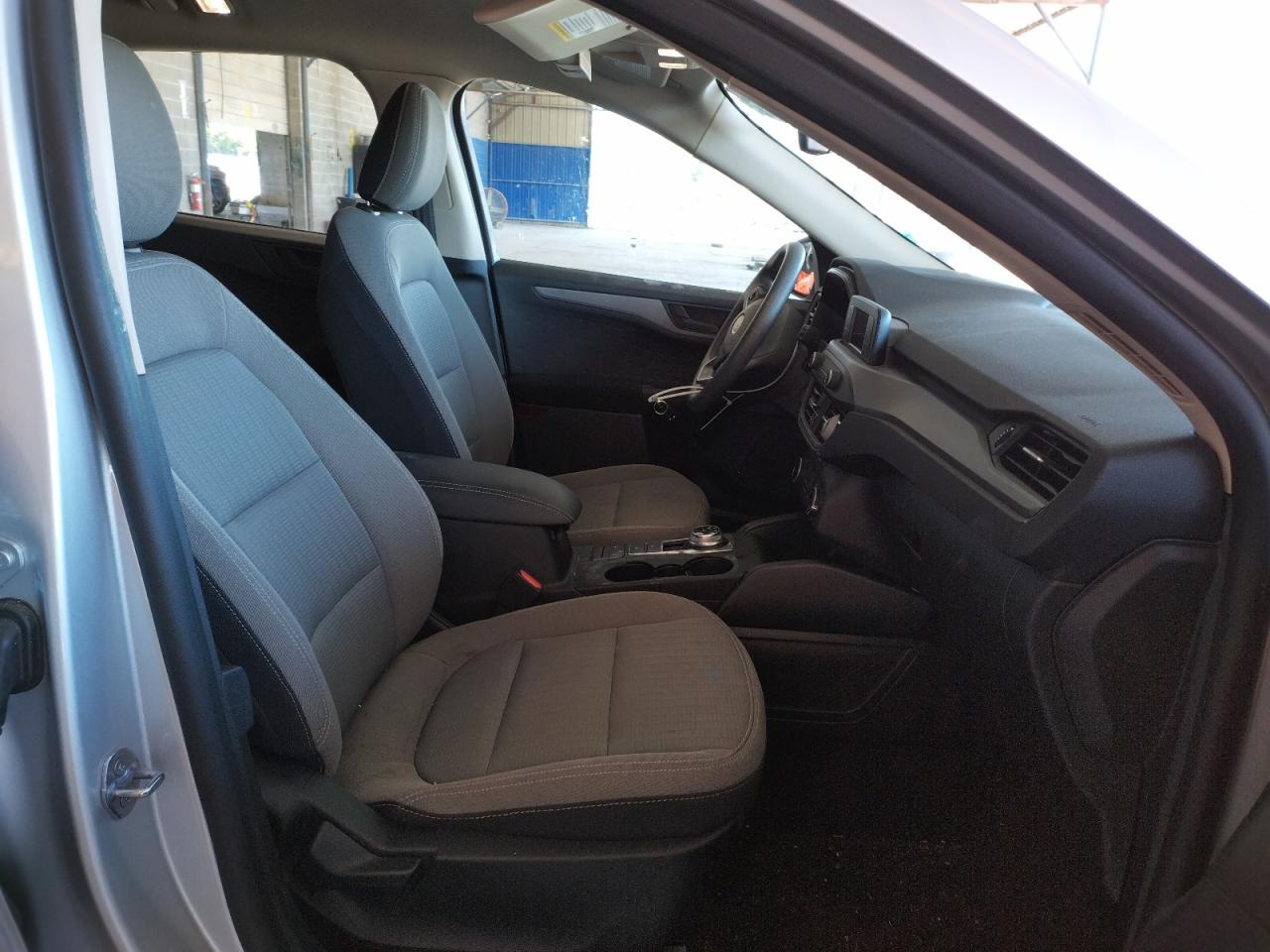 Photo 5 from auction – 2020 FORD ESCAPE S with VIN 1FMCU0F60LUB56352
