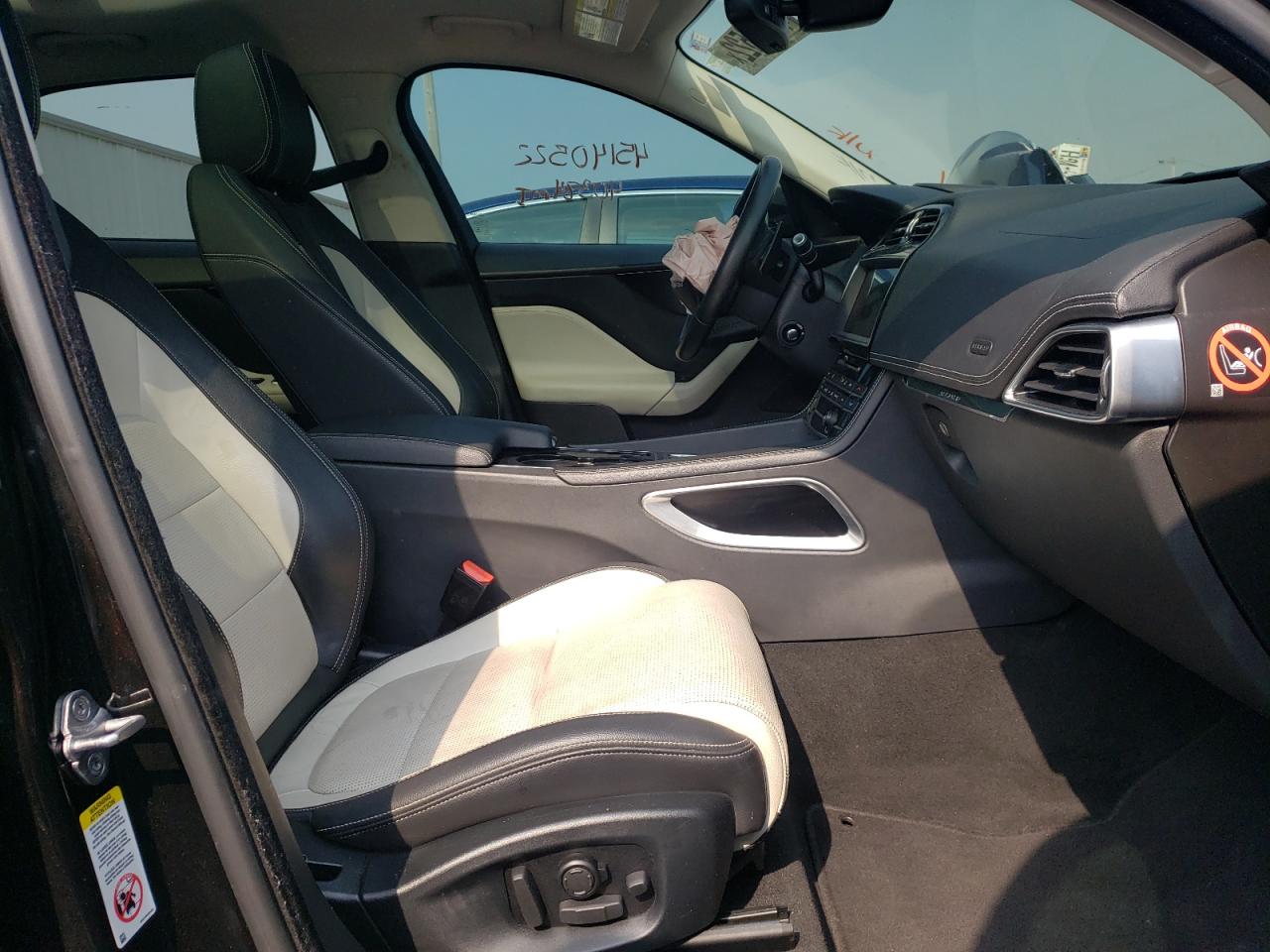 Photo 19 from auction – 2017 JAGUAR F-PACE R - with VIN SADCL2BV6HA047617