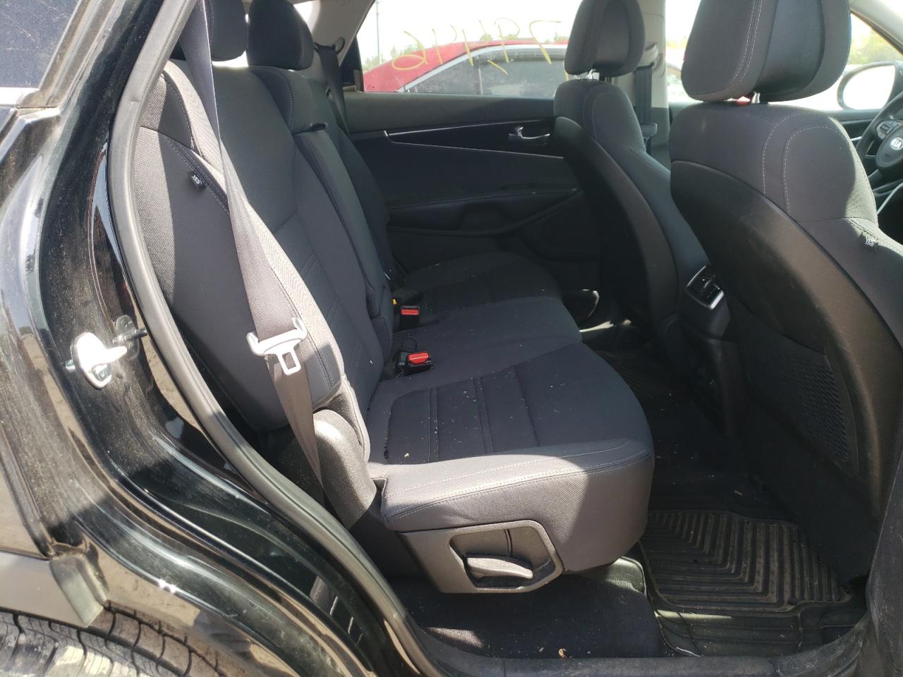 Photo 6 from auction – 2016 KIA SORENTO LX with VIN 5XYPGDA34GG095340