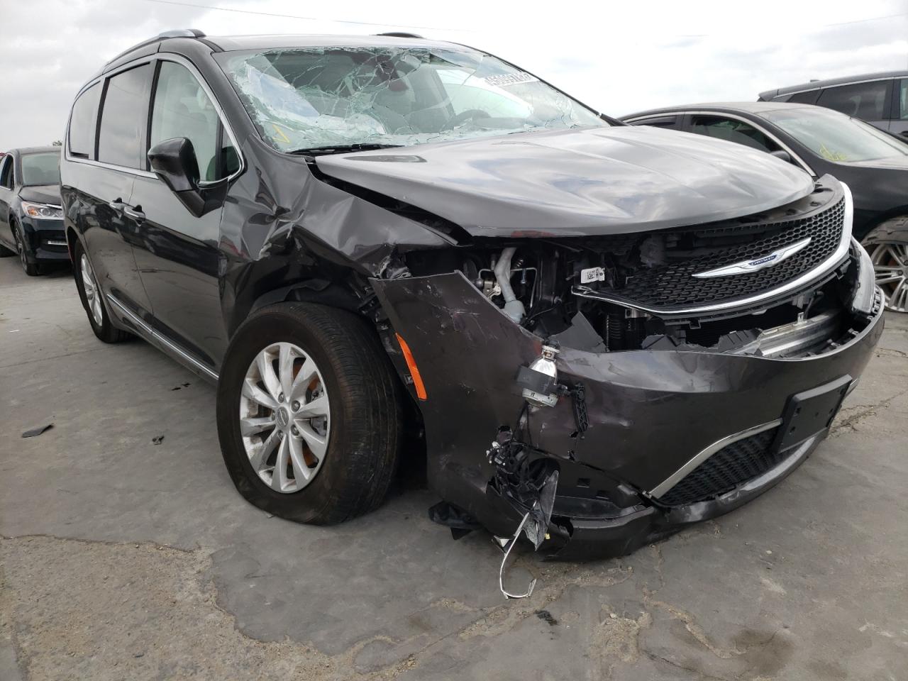 CHRYSLER PACIFICA T 2019 with VIN 2C4RC1BG2KR636863 - Photo from auction