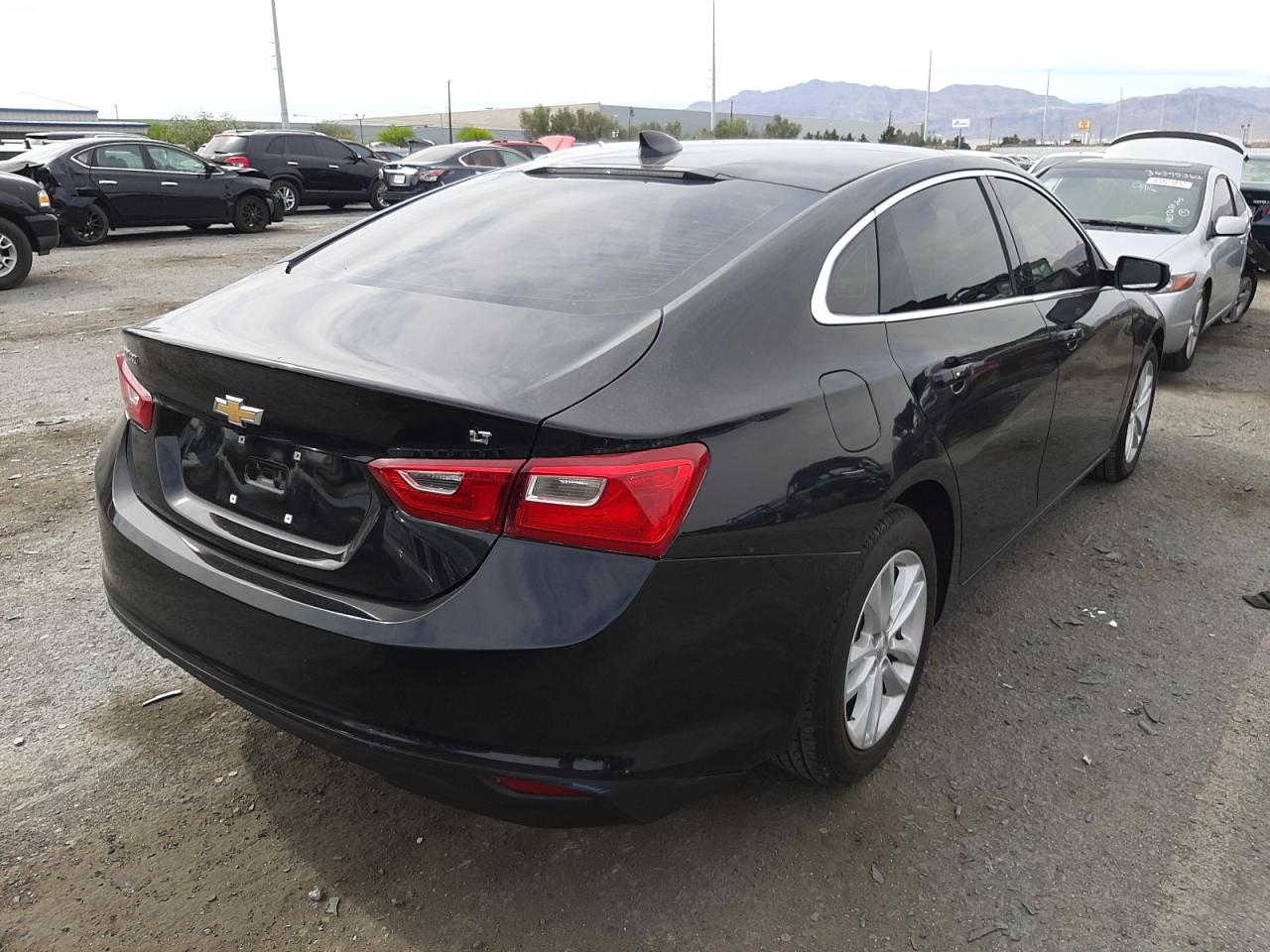 Photo 4 from auction – 2018 CHEVROLET MALIBU LT with VIN 1G1ZD5STXJF131122