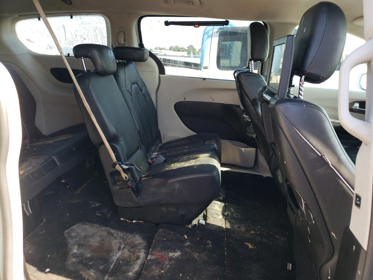 Photo 6 from auction – 2017 CHRYSLER PACIFICA T with VIN 2C4RC1EG3HR518647