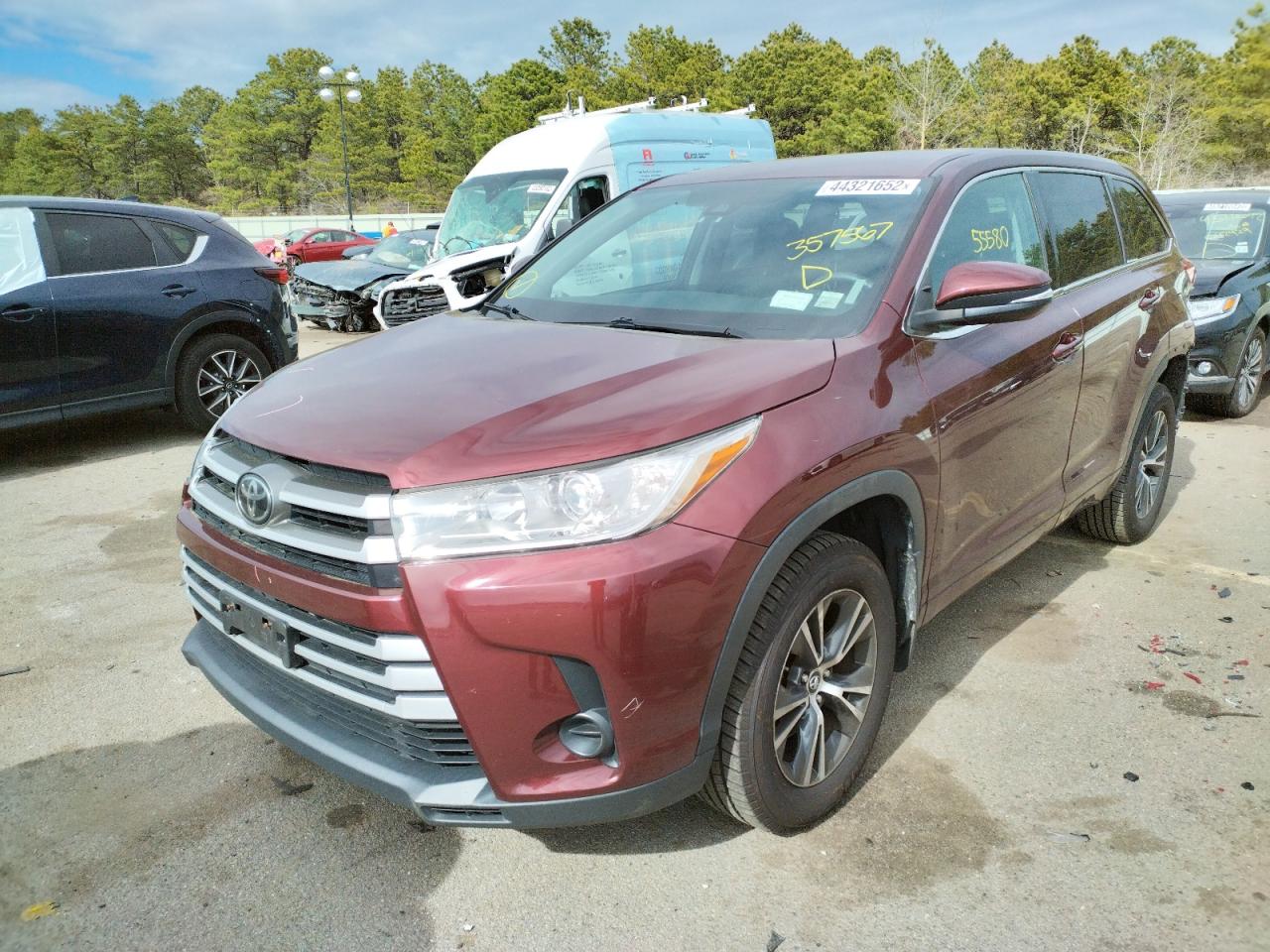 Photo 2 from auction – 2017 TOYOTA HIGHLANDER with VIN 5TDBZRFH3HS357567