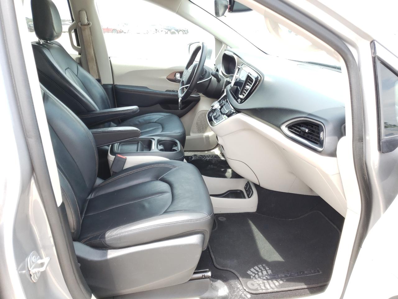 Photo 5 from auction – 2017 CHRYSLER PACIFICA T with VIN 2C4RC1BG5HR576408