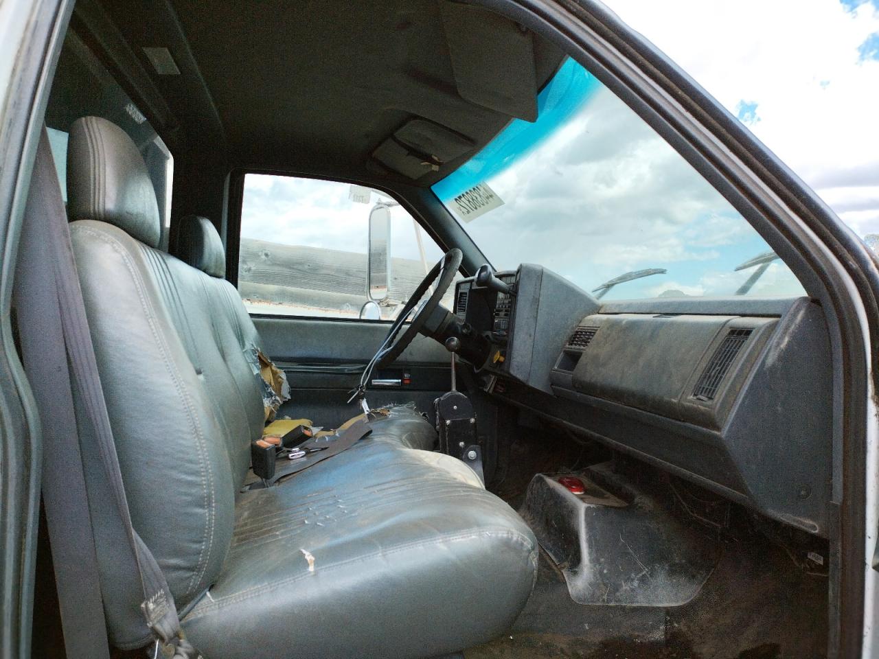 Photo 5 from auction – 2000 GMC C-SERIES C with VIN 1GDK7H1B9YJ507242