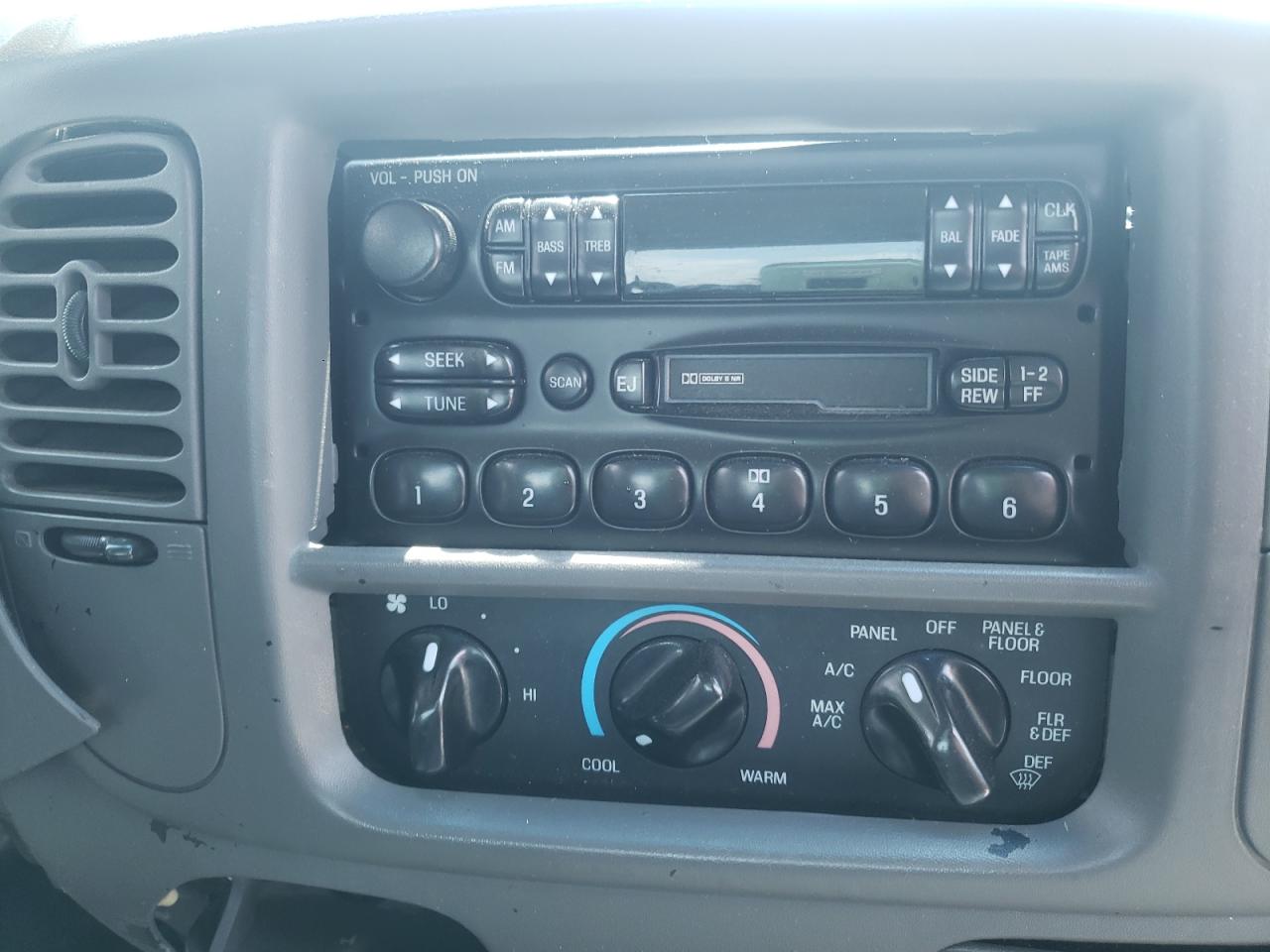 Photo 18 from auction – 2001 FORD F150 with VIN 2FTPX17L51CB00928