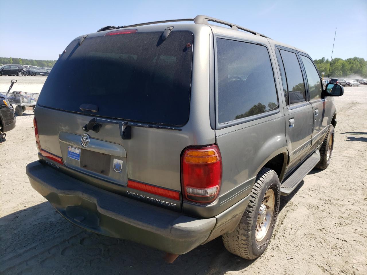 Photo 4 from auction – 2001 MERCURY MOUNTAINEE with VIN 4M2ZU66E11UJ00355