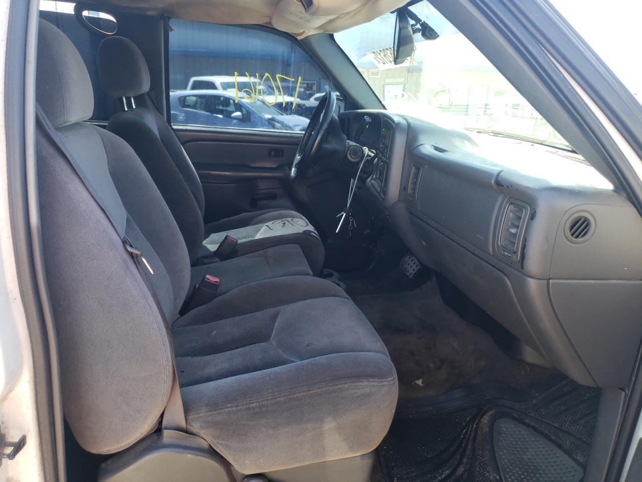 Photo 5 from auction – 2004 GMC SIERRA C25 with VIN 1GTHC23U34F105736