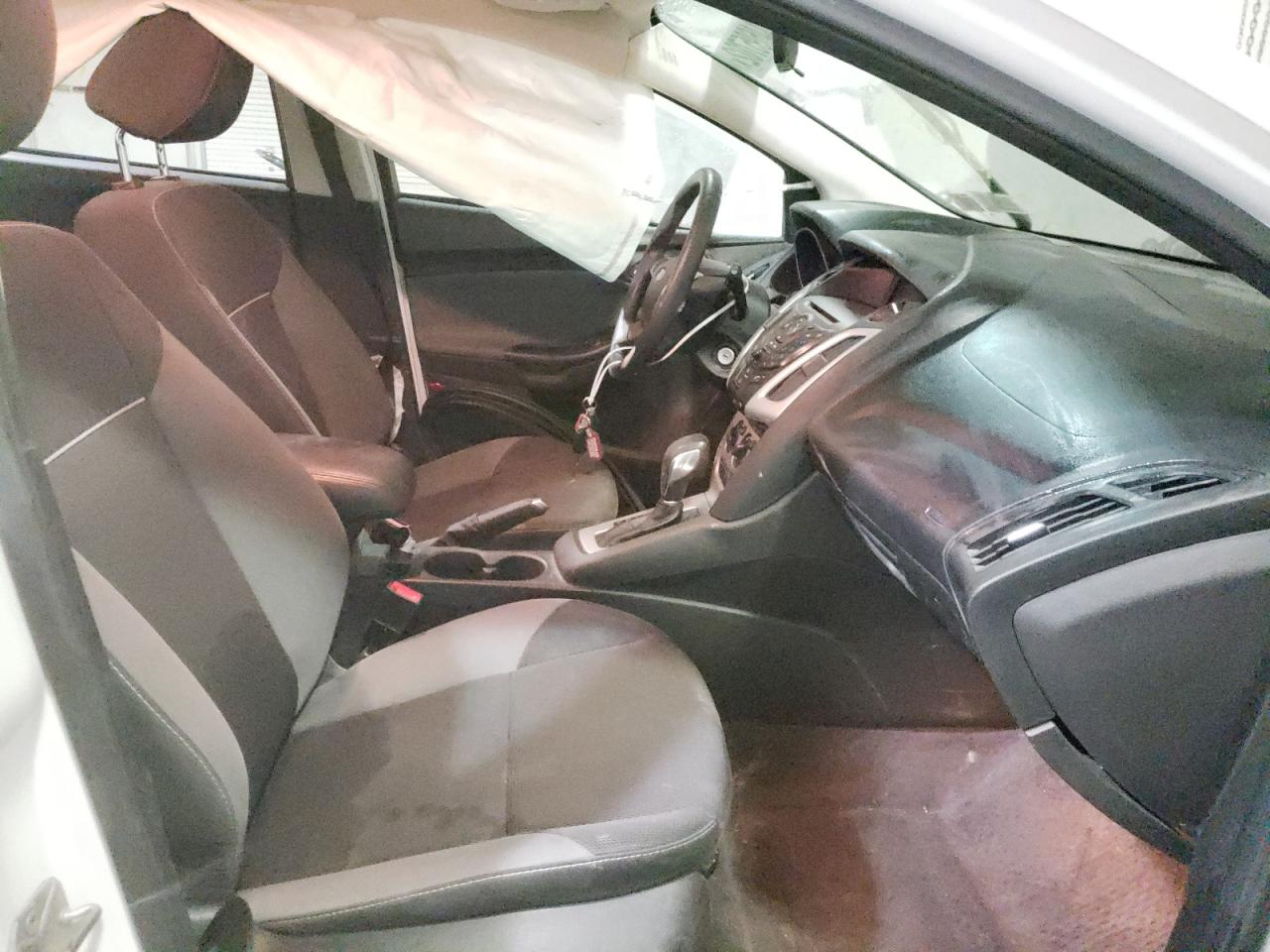 Photo 5 from auction – 2014 FORD FOCUS SE with VIN 1FADP3K27EL102212