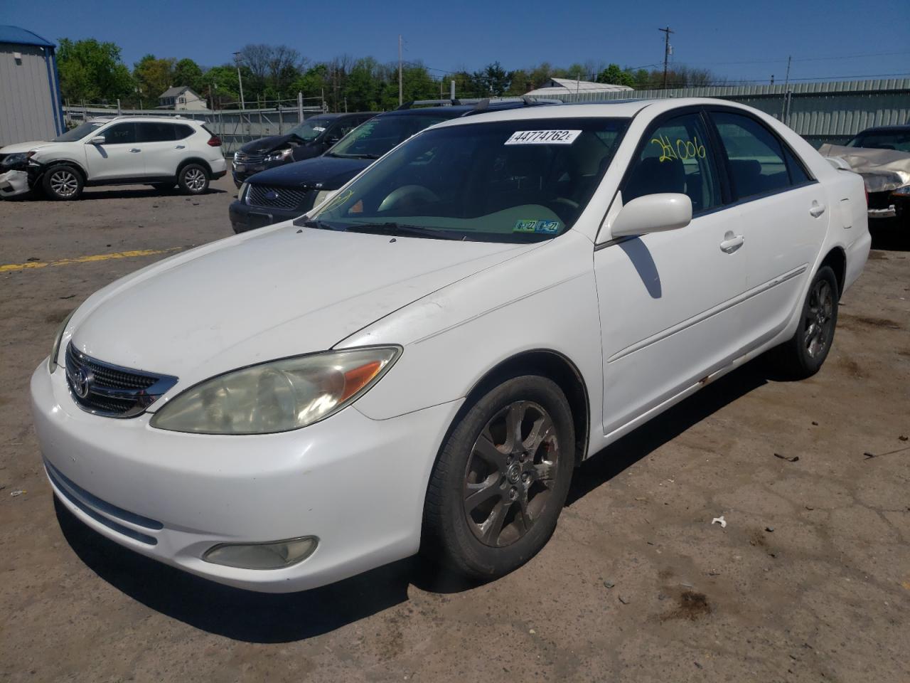 Photo 2 from auction – 2004 TOYOTA CAMRY LE with VIN JTDBE32K640260838