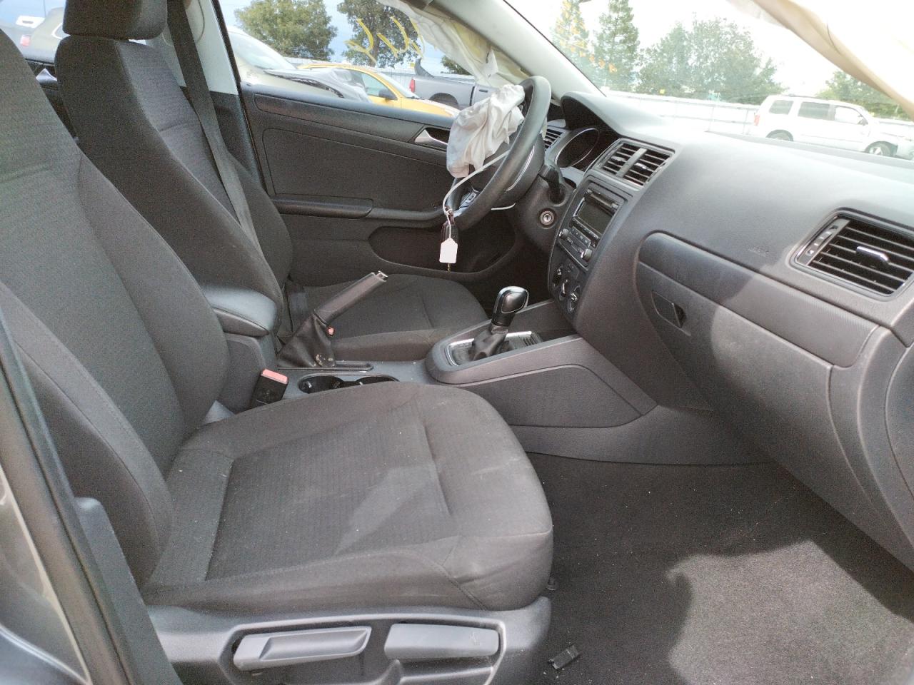 Photo 5 from auction – 2015 VOLKSWAGEN JETTA BASE with VIN 3VW2K7AJ6FM334247