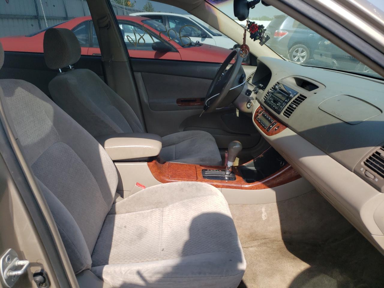 Photo 5 from auction – 2002 TOYOTA CAMRY LE with VIN JTDBF32K020079650