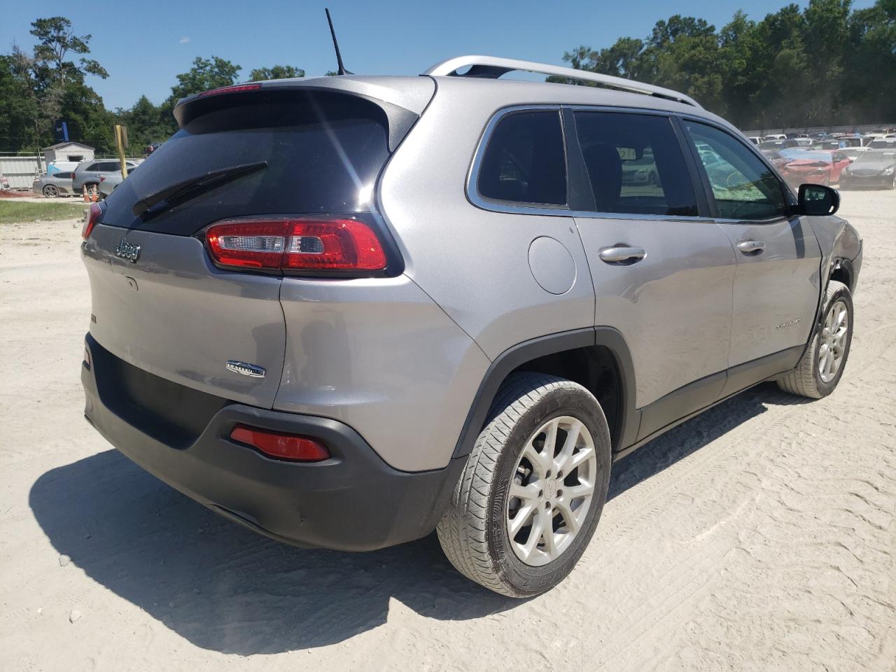 Photo 4 from auction – 2018 JEEP CHEROKEE L with VIN 1C4PJLLB4JD525020