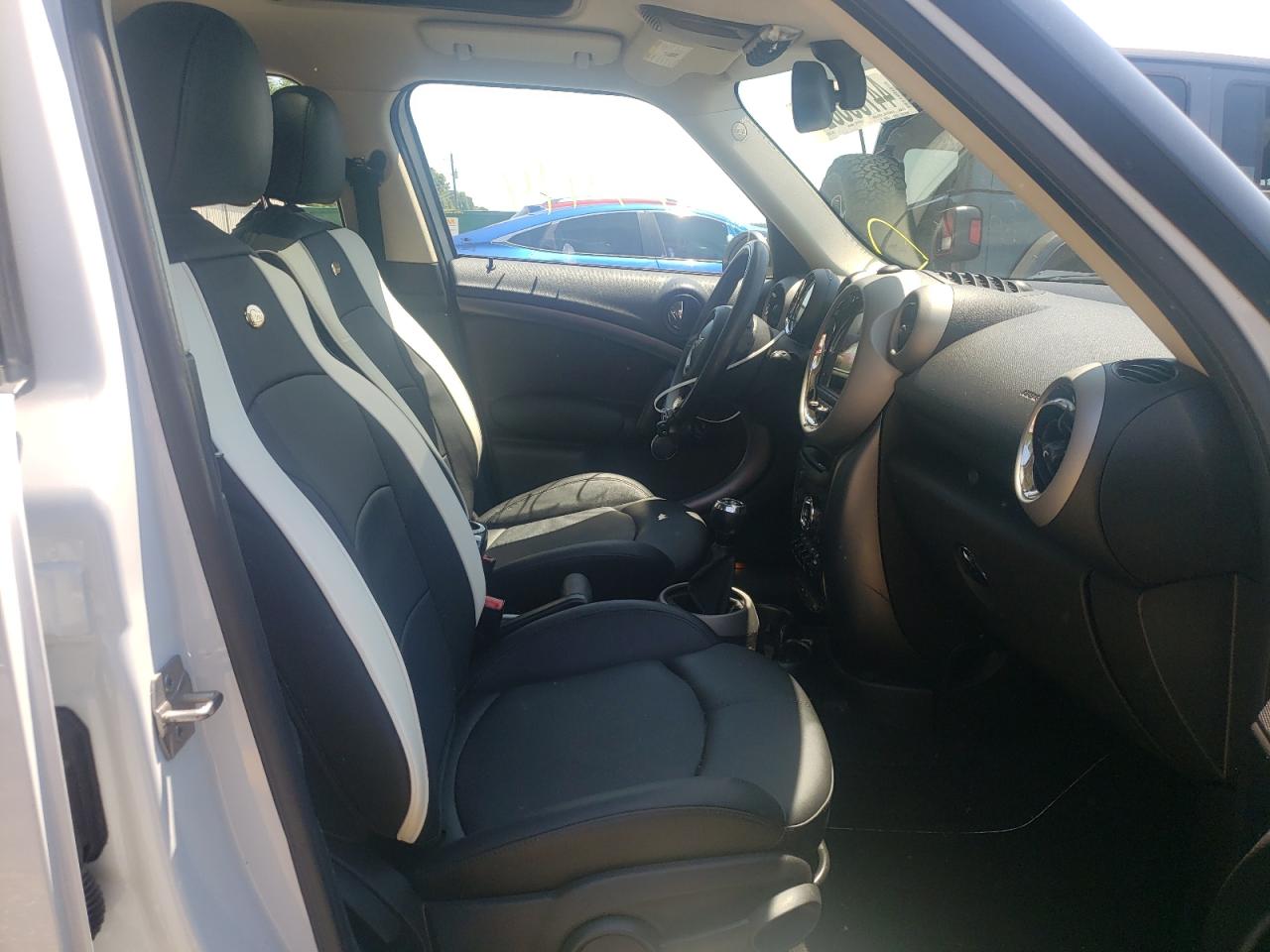 Photo 5 from auction – 2012 MINI COOPER S C with VIN WMWZC3C53CWM27825