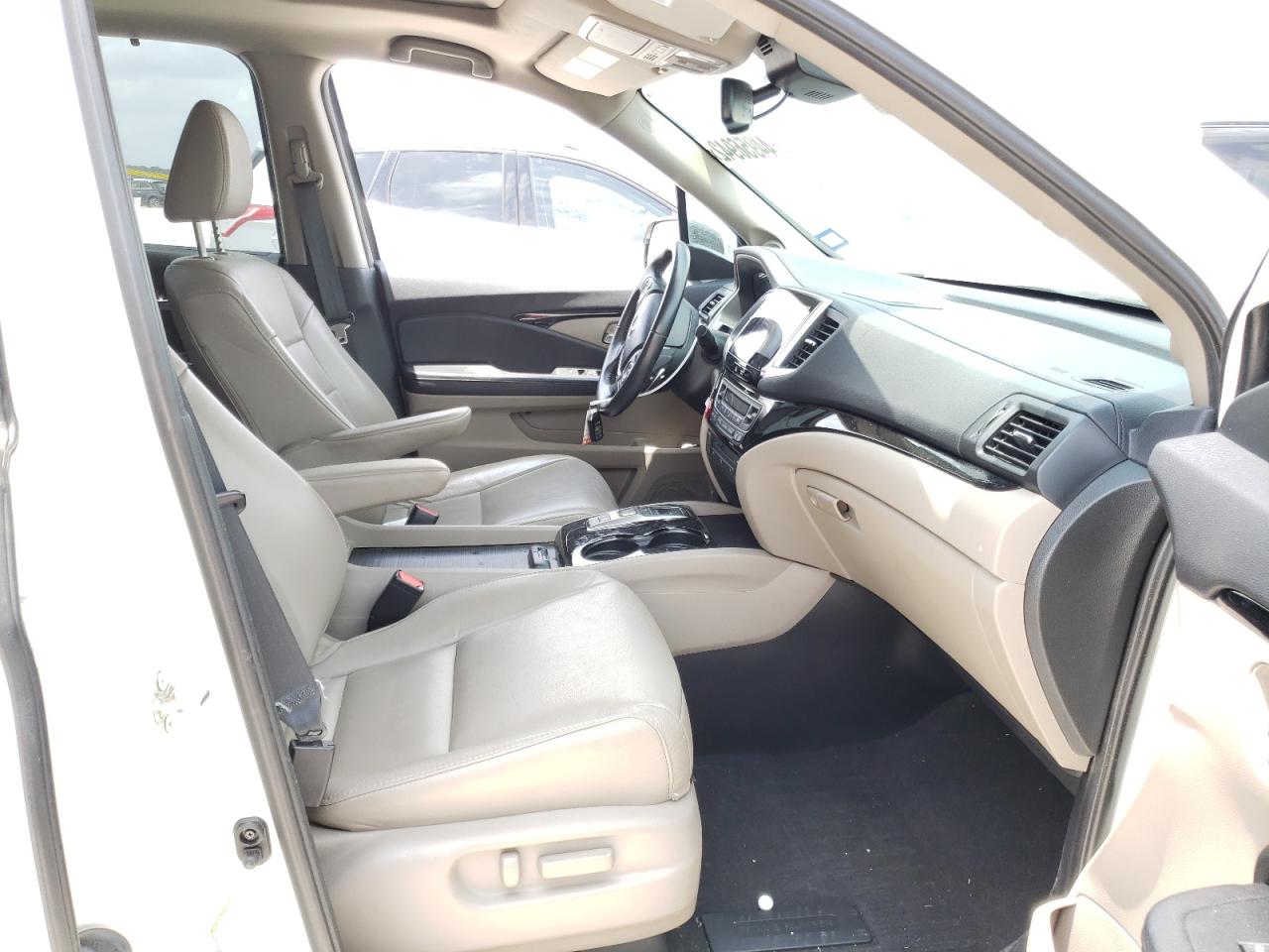 Photo 5 from auction – 2016 HONDA PILOT TOUR with VIN 5FNYF6H95GB062075