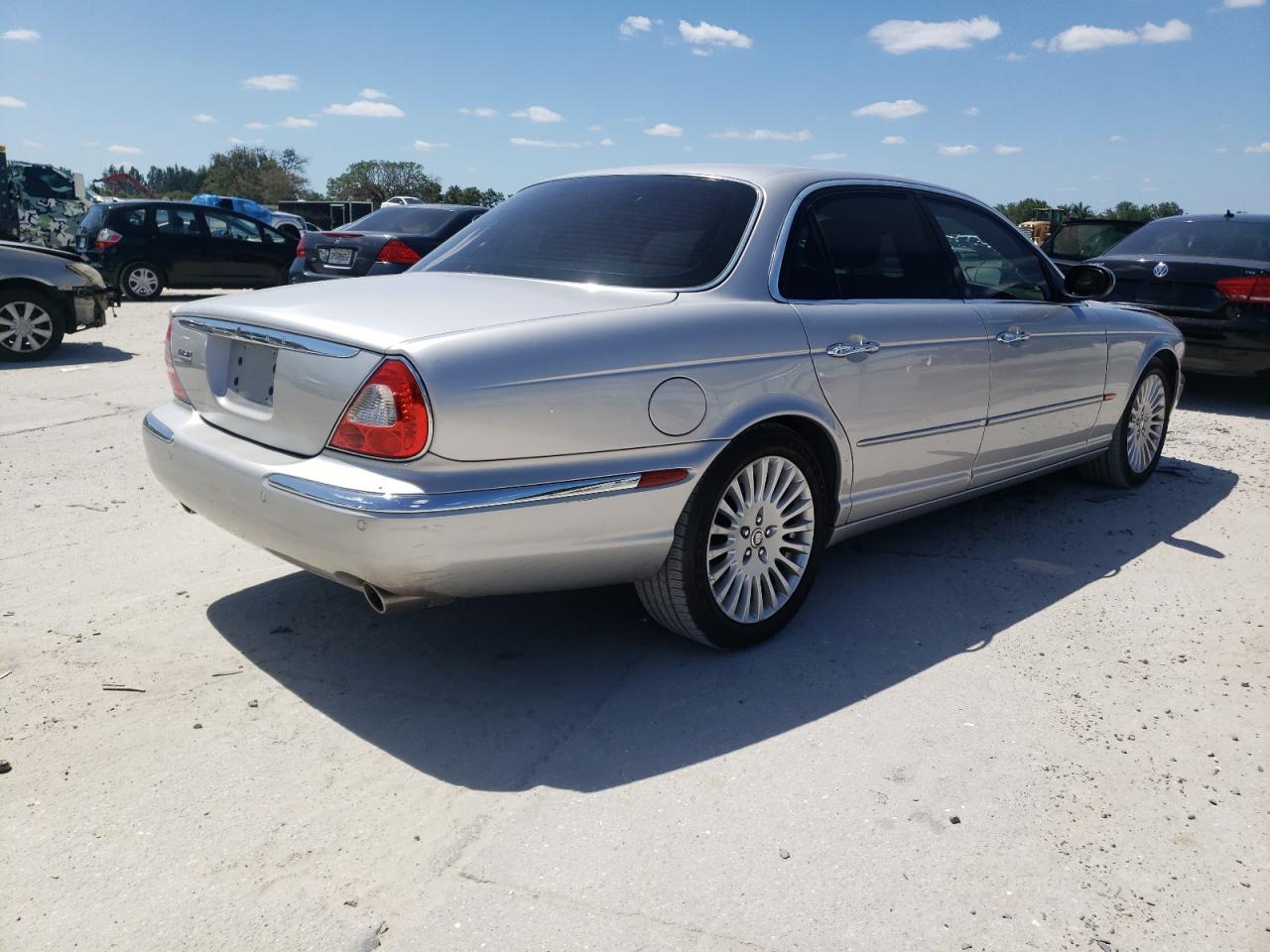 Photo 4 from auction – 2004 JAGUAR XJ8 with VIN SAJWA71C64SG33514