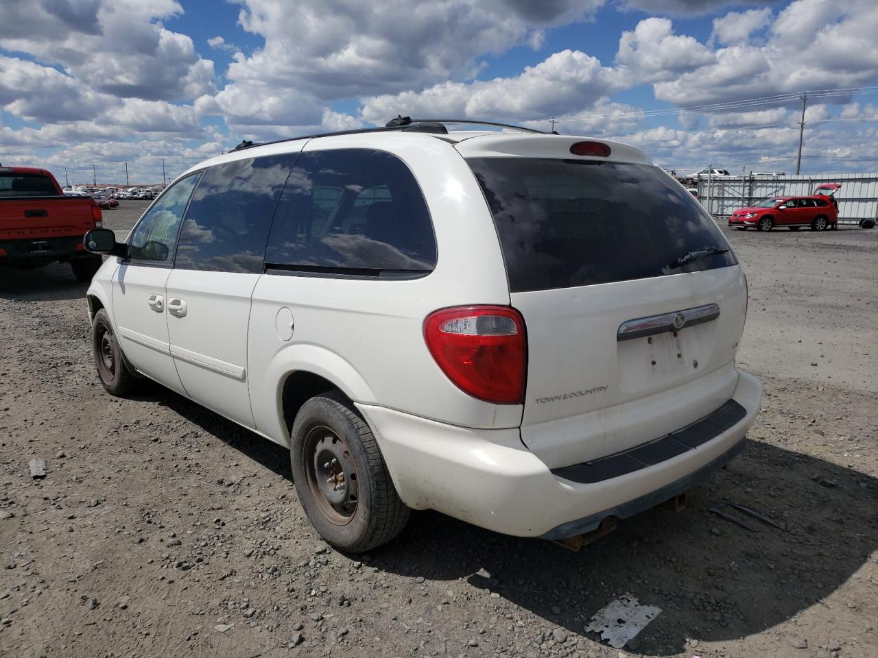 Photo 3 from auction – 2005 CHRYSLER TOWN AND C with VIN 2C4GP44R15R218519