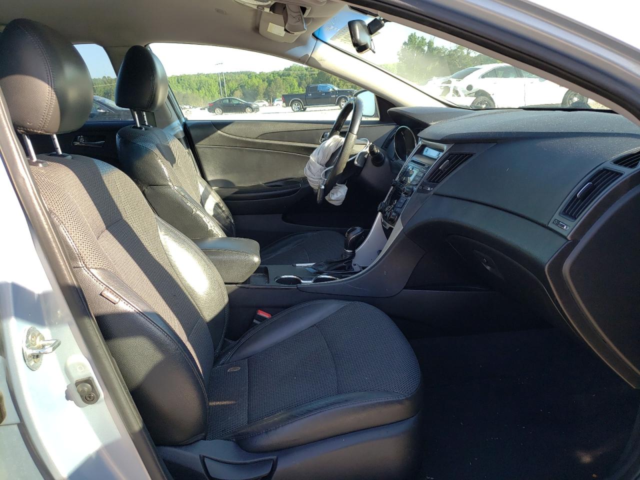 Photo 5 from auction – 2012 HYUNDAI SONATA SE with VIN 5NPEC4AC9CH411661