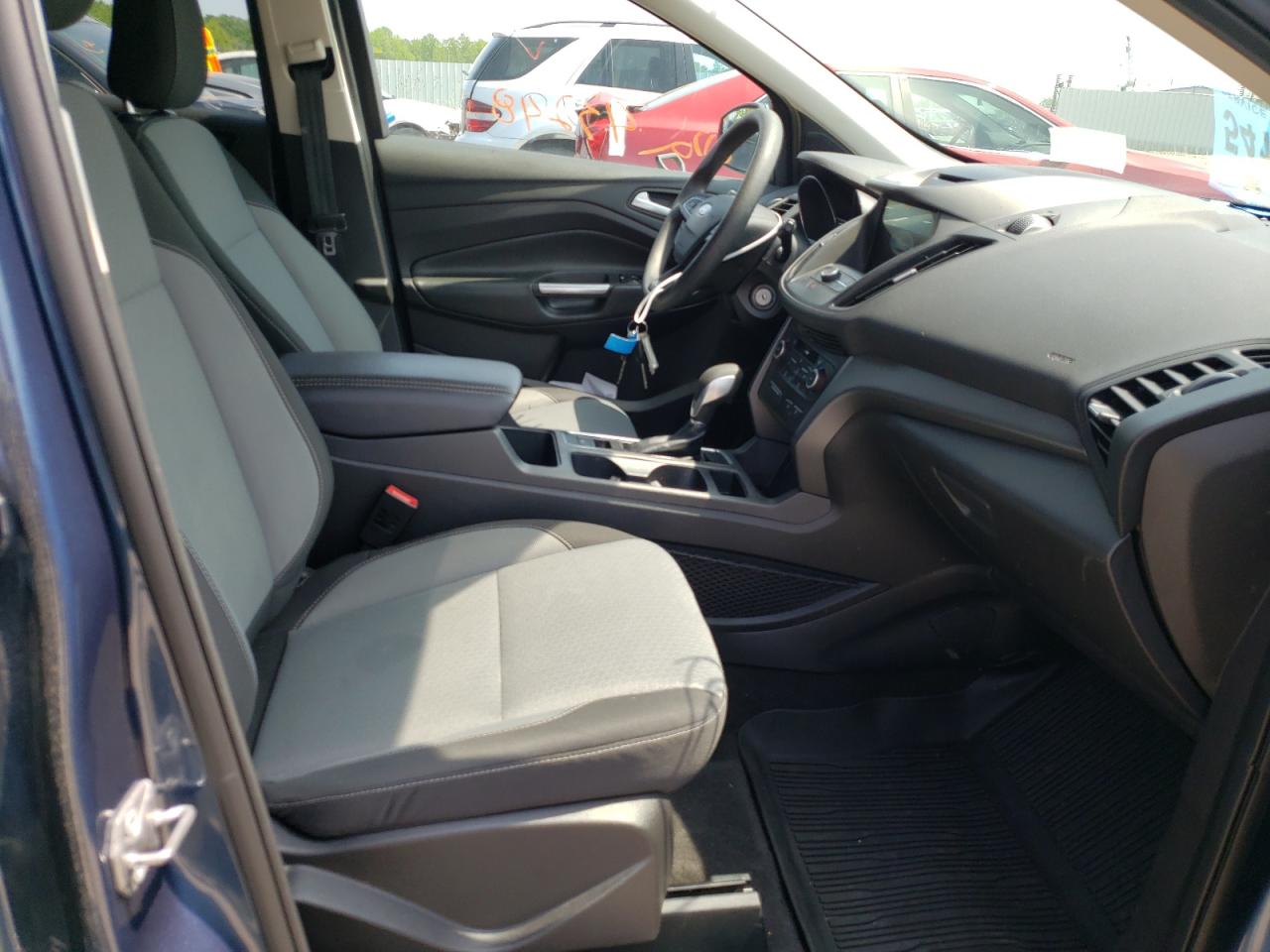 Photo 5 from auction – 2018 FORD ESCAPE SE with VIN 1FMCU9GD0JUC24244