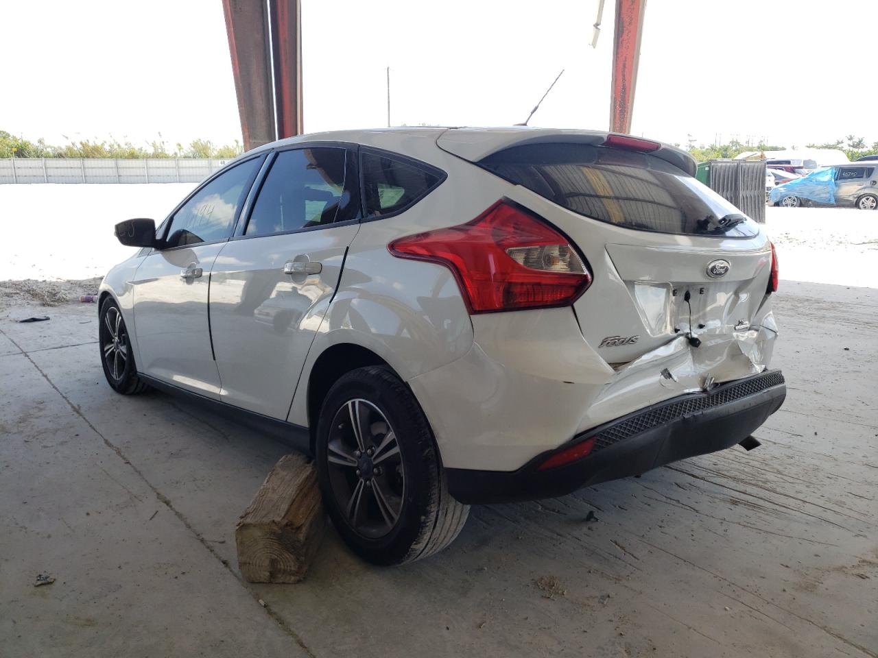 Photo 3 from auction – 2014 FORD FOCUS SE with VIN 1FADP3K2XEL115259